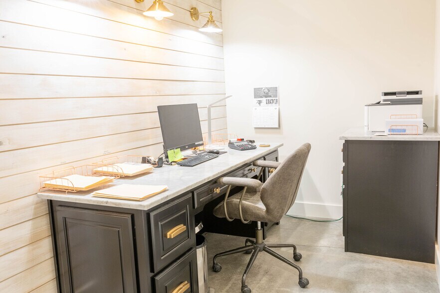 More Photos Of 5830 Highway 231 S, Castalian Springs Showroom For Sale