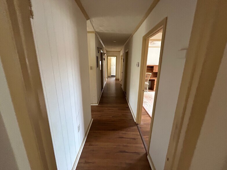 More Photos Of 7608 Hull Street Rd, Richmond Office For Sale