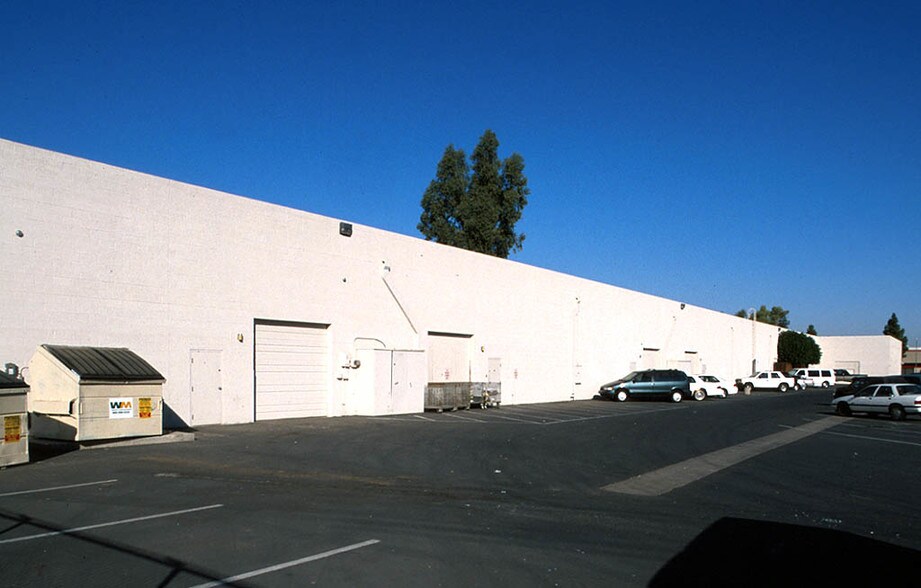 More Photos Of 2915-2927 N 35th Ave, Phoenix Light Manufacturing For Lease