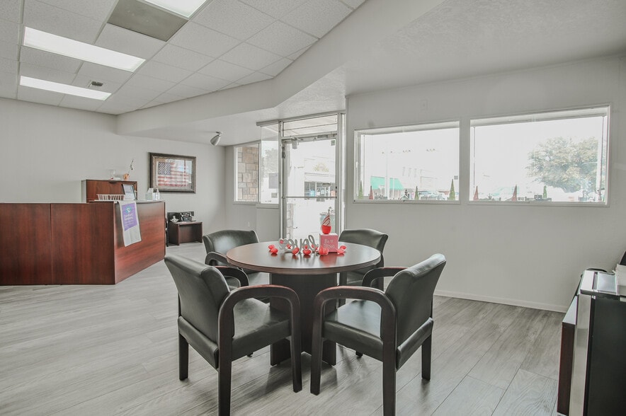 More Photos Of 1824 26th St, Snyder Office For Sale