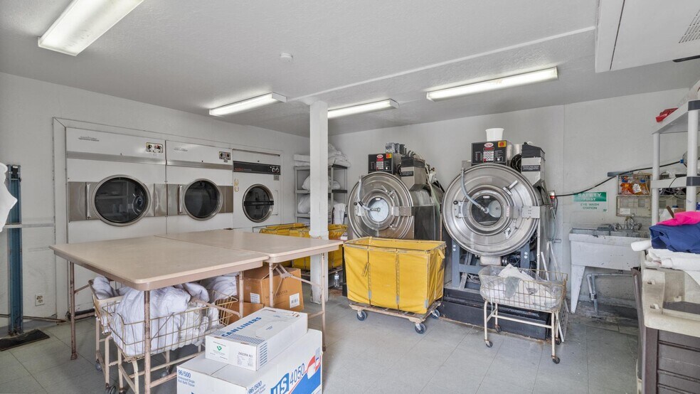 More Photos Of 1561 6th St, Wells Hotel For Sale