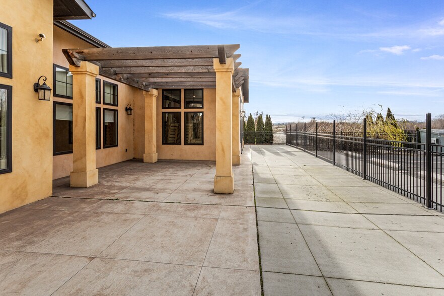 More Photos Of 7998 Vialago Pkwy, Zillah Specialty For Sale