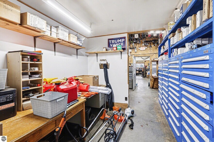 More Photos Of 414 S Mitchell St, Cadillac General Retail For Lease