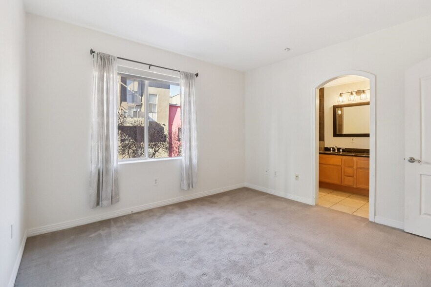 More Photos Of 1501 India St, San Diego Apartments For Sale