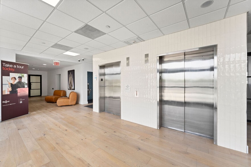 More Photos Of 560 W Brown Rd, Mesa Office For Lease