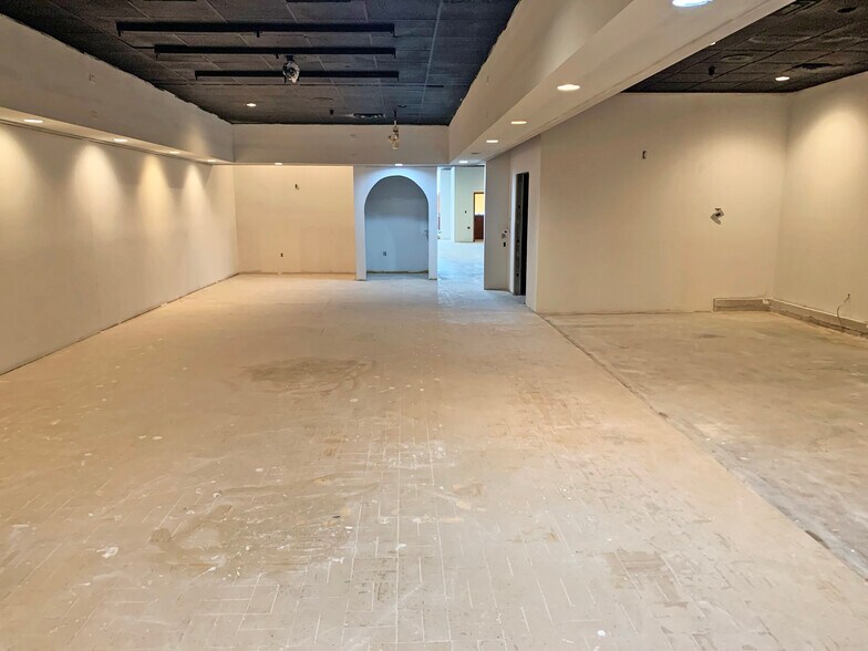 More Photos Of 1016-1024 Washington Ave, Holland Unknown For Lease