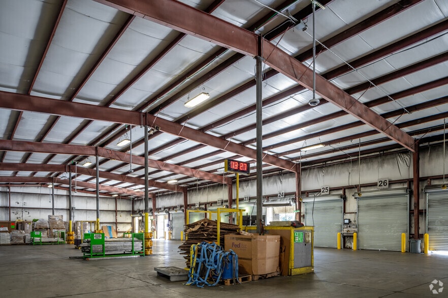 More Photos Of 4025 S Dye Rd, Swartz Creek Truck Terminal For Sale