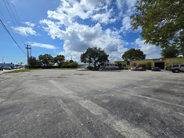 Primary Photo Of 4461 N Dixie Hwy, Oakland Park Land For Lease