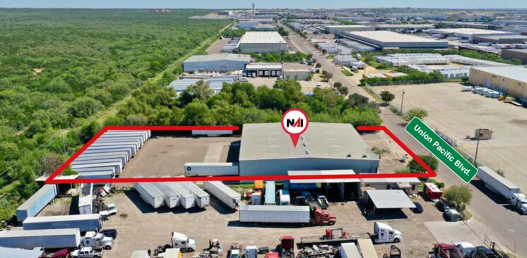 More Photos Of 310 Union Pacific Blvd, Laredo Warehouse For Lease