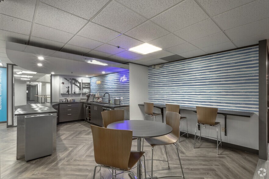 More Photos Of 8866 Gulf Fwy, Houston Unknown For Lease