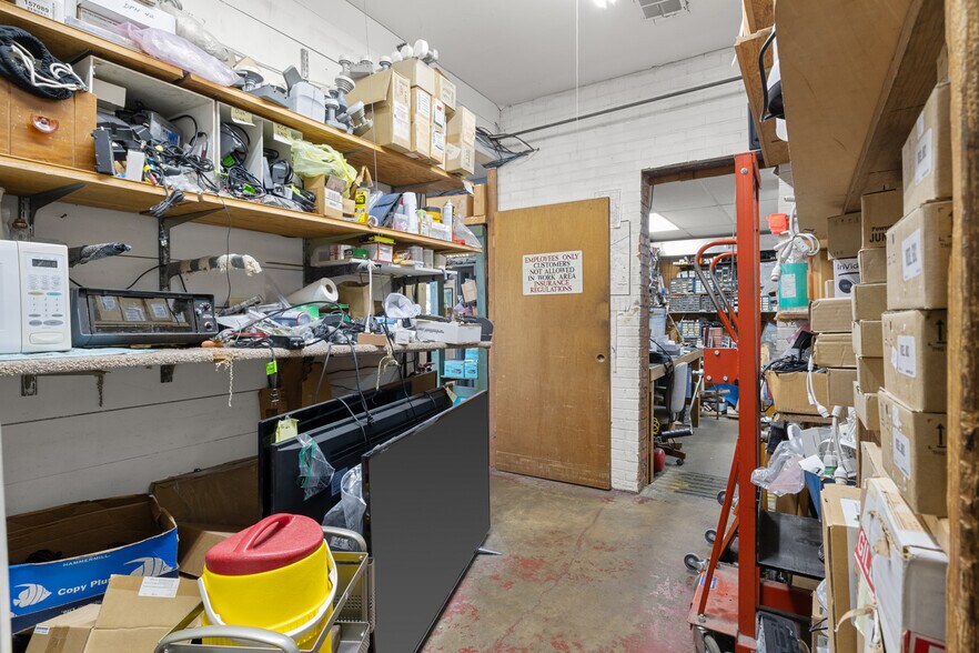 More Photos Of 1202 N Jefferson Ave, Mount Pleasant Specialty For Sale