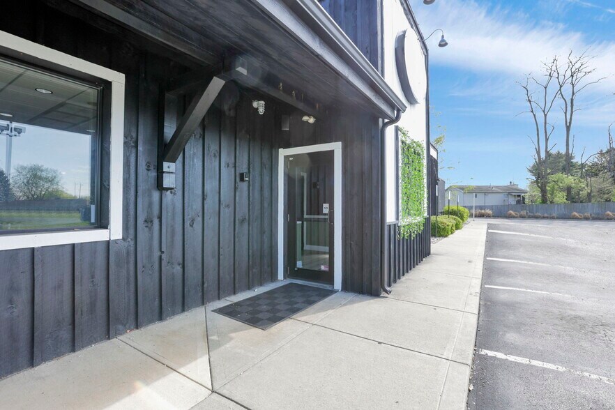 More Photos Of 1122 Hebron Rd, Heath Restaurant For Sale