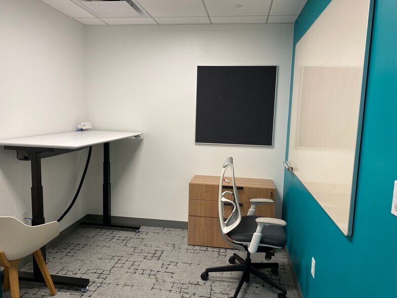 More Photos Of 1 Northeastern Blvd, Salem Office For Lease