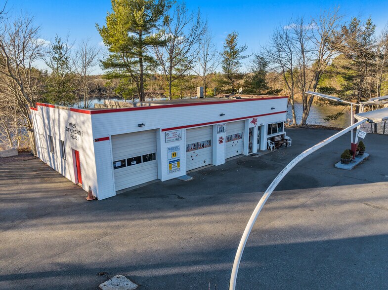 More Photos Of 525 Main St, Holden General Retail For Sale