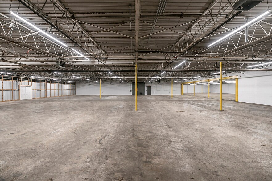 More Photos Of 344 Maple, Gallatin Warehouse For Lease