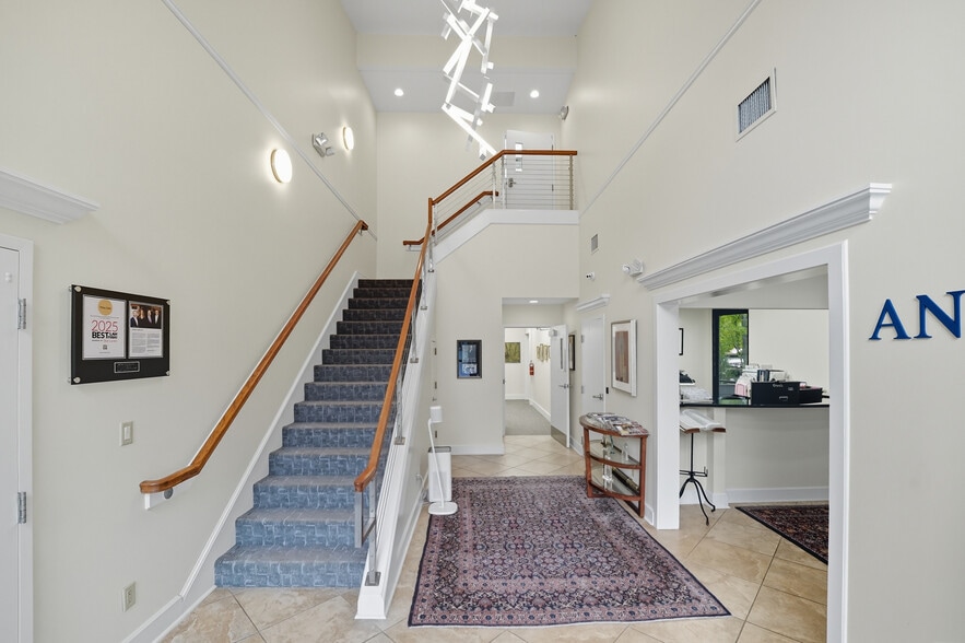 More Photos Of 8818 Goodbys Executive Dr, Jacksonville Office For Sale