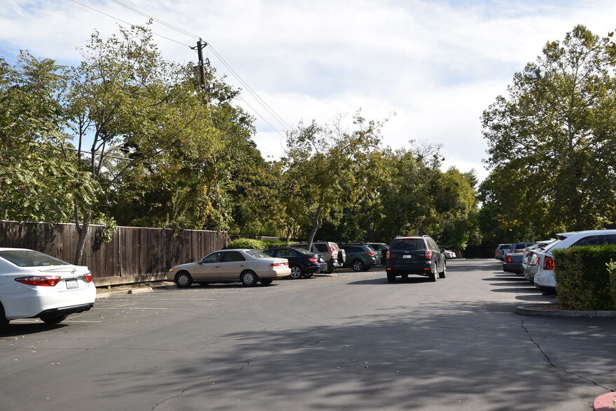 More Photos Of 635 Anderson Rd, Davis Medical For Lease