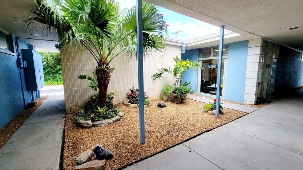 More Photos Of 4100-4158 5th Ave N, Saint Petersburg Coworking Space