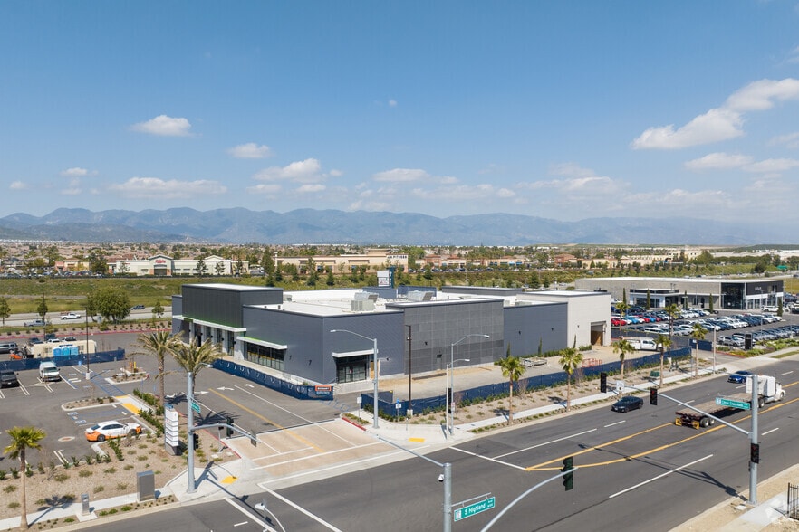 Primary Photo Of 16188 S Highland Ave, Fontana Supermarket For Lease
