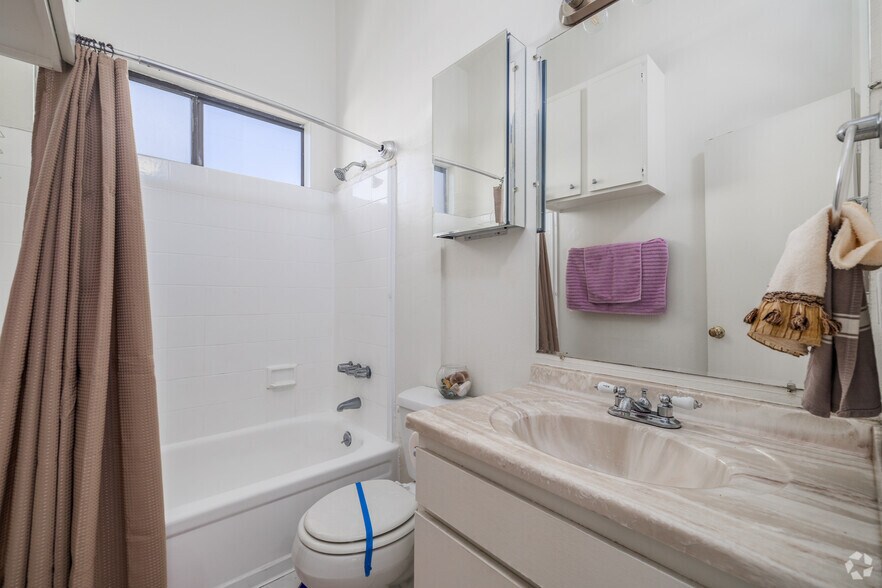 More Photos Of 1943 Vista Del Mar Ave, Los Angeles Apartments For Sale