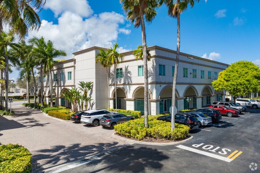 More Photos Of 11621 Kew Gardens Ave, Palm Beach Gardens Medical For Lease