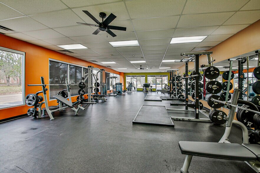 More Photos Of 203 E Military Rd, Marion Storefront Retail Office For Sale