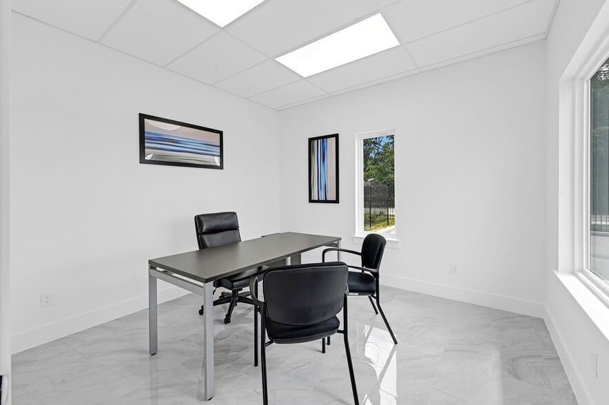 More Photos Of 10751 Almeda Genoa Rd, Houston Office For Sale