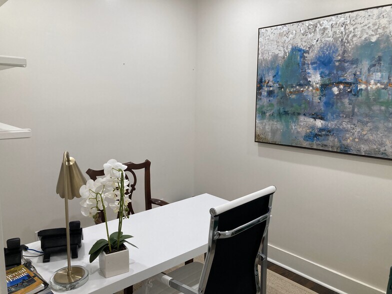 More Photos Of 4344 Congress Ave, Dallas Office For Sale