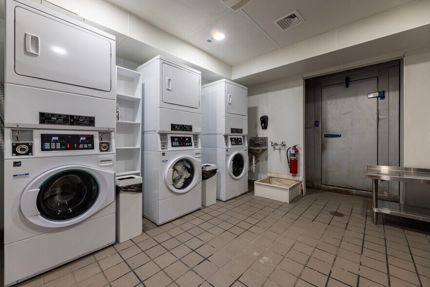 More Photos Of 212 Water St, Block Island Storefront For Sale