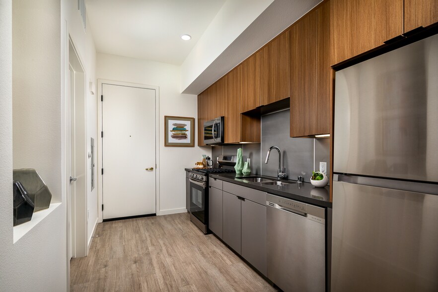 More Photos Of 500 W Broadway, Long Beach Apartments For Lease