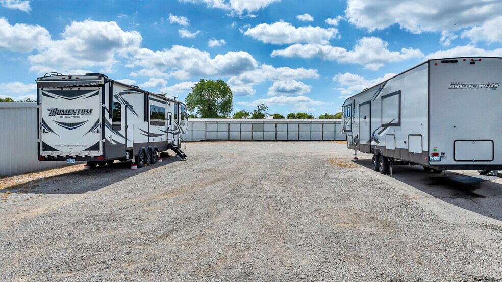 More Photos Of 3100 S Commerce St, Ardmore Warehouse For Sale