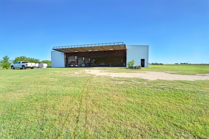 More Photos Of 4545 E FM 775, Seguin Manufacturing For Sale