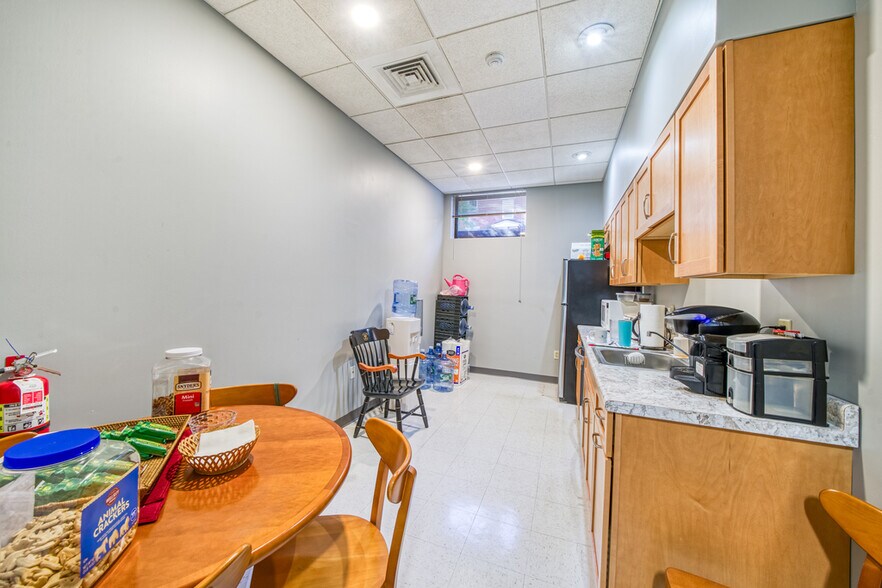 More Photos Of 99 Middle St, Manchester Office Residential For Sale