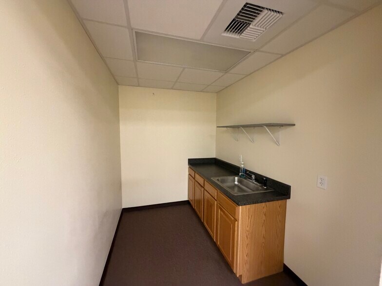 More Photos Of 854-880 S Duncan Dr, Tavares Office For Lease