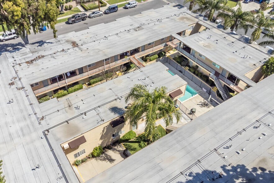 More Photos Of 8523 Etiwanda Ave, Northridge Apartments For Sale