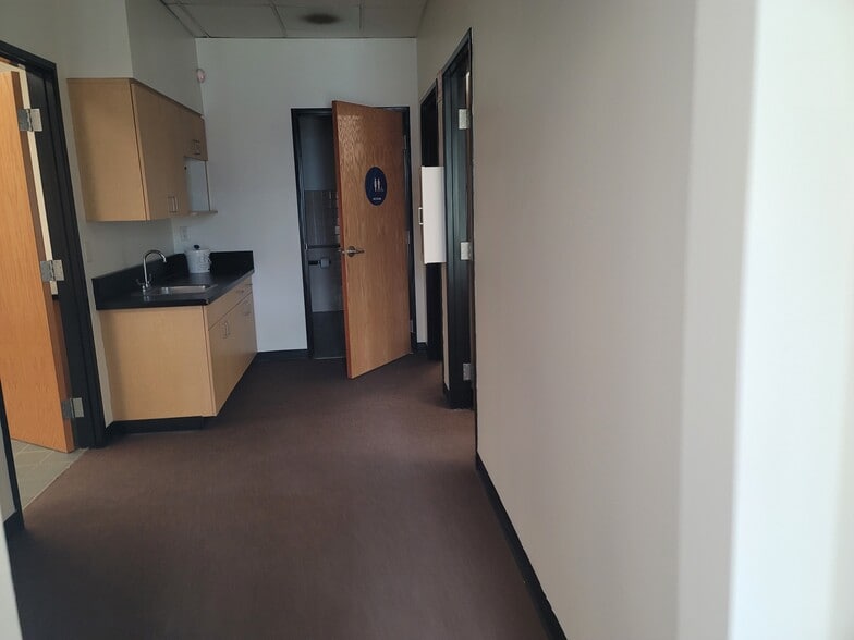 More Photos Of 800 S Rochester Ave, Ontario Warehouse For Lease