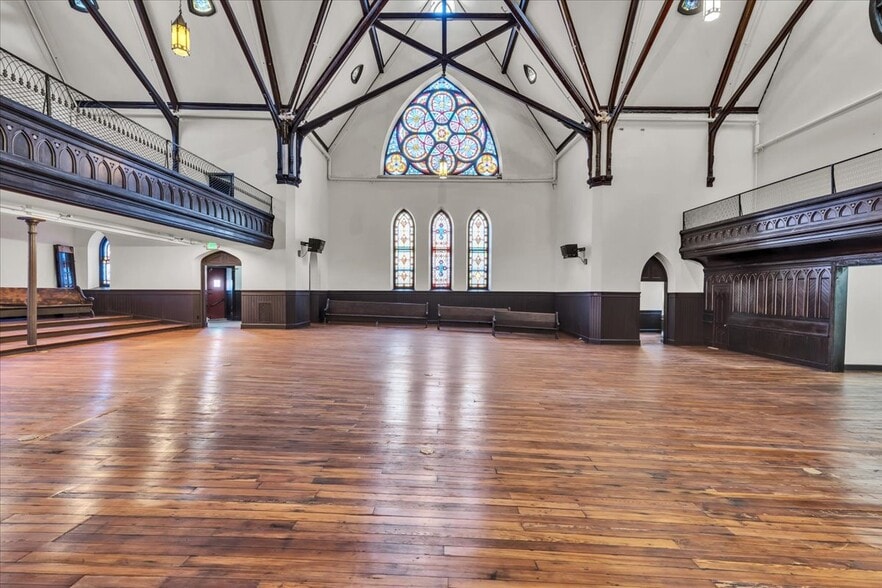 More Photos Of 201 Wilson St, Baltimore Religious Facility For Lease