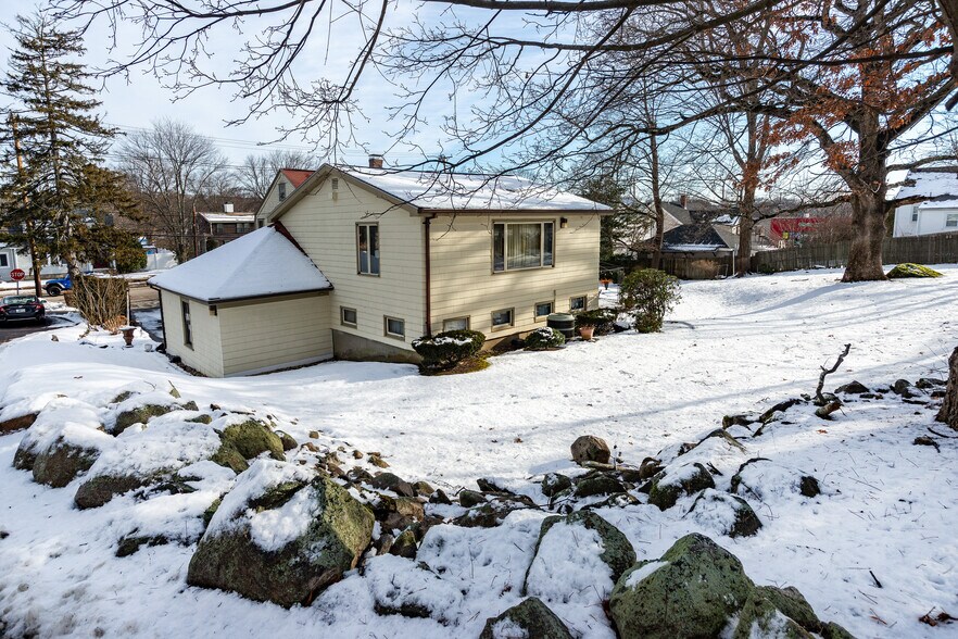 More Photos Of 90 Putnam Pike, Johnston Flex For Sale