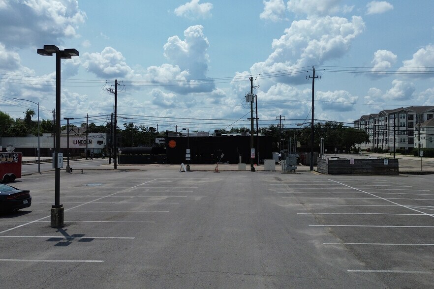 More Photos Of 5002 Washington Ave, Houston Bar For Lease