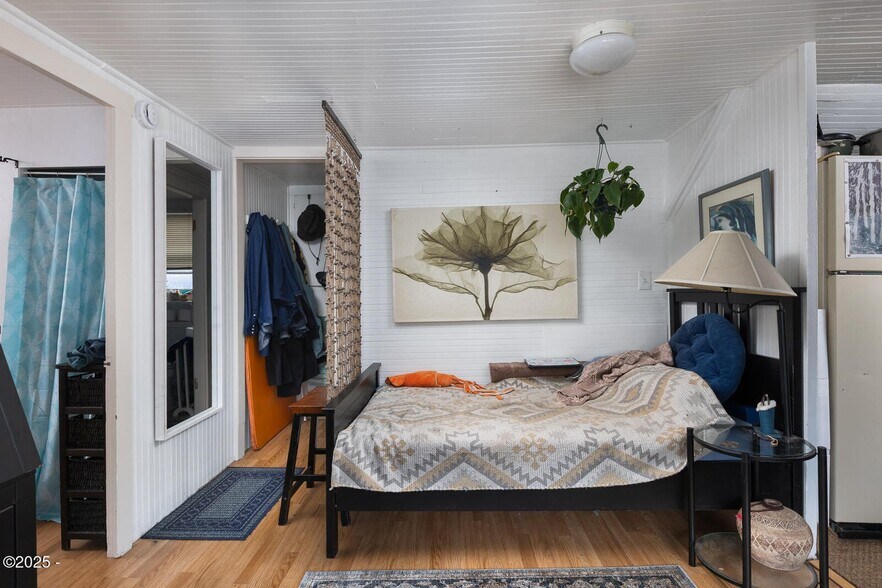 More Photos Of 205 SW Highway 101, Waldport Storefront For Sale