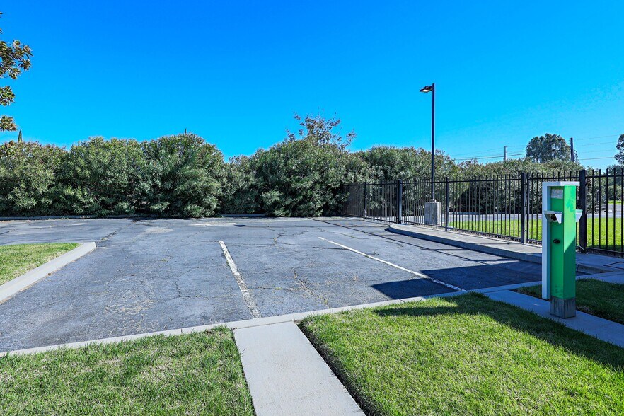 More Photos Of 971 E Broadway Ave, Atwater Office For Lease