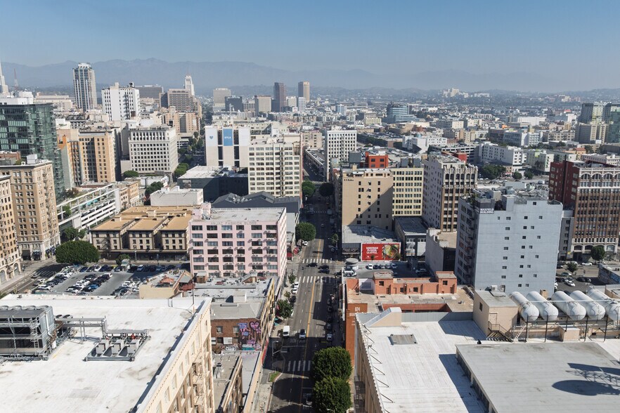 More Photos Of 818 S Los Angeles St, Los Angeles General Retail For Sale