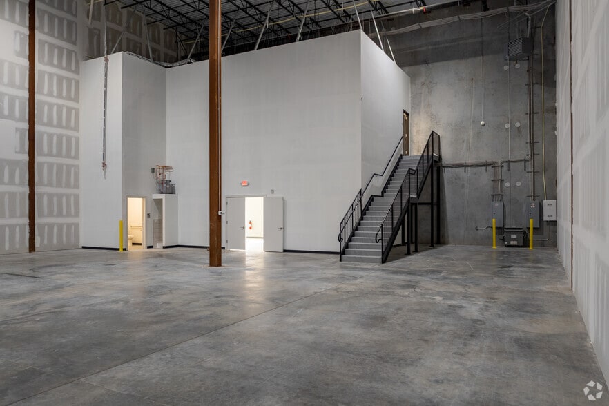 More Photos Of 1863 Lakewood Rd, Toms River Distribution For Lease