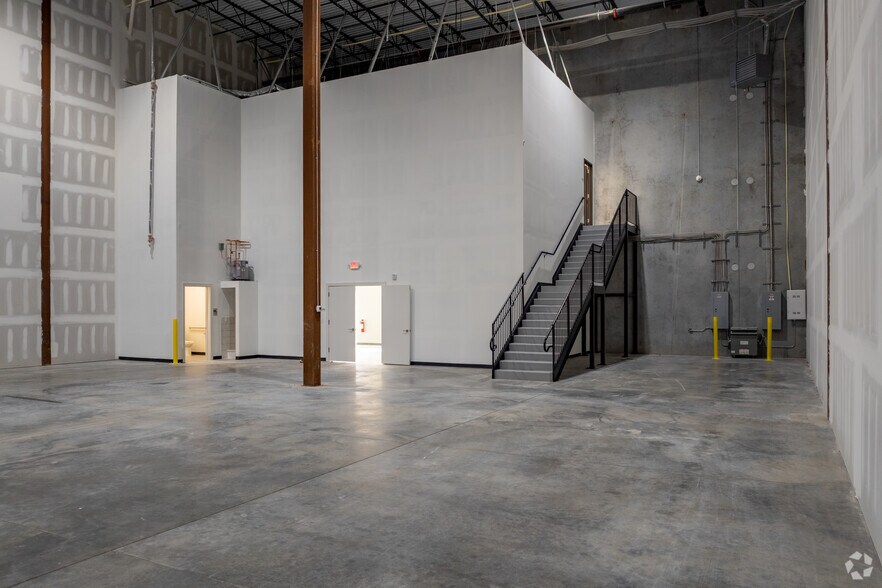 More Photos Of 1863 Lakewood Rd, Toms River Distribution For Lease