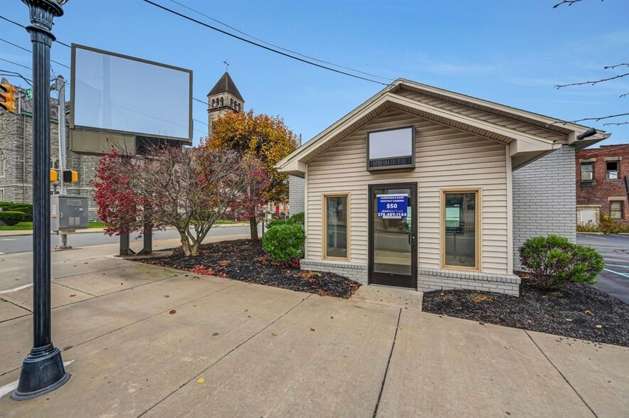 More Photos Of 67 Salem Ave, Carbondale Storefront Retail Office For Sale