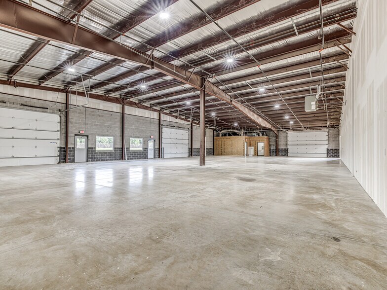 More Photos Of 7312 NW 164th St, Edmond Warehouse For Sale