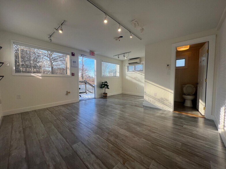More Photos Of 379 Sconticut Neck Rd, Fairhaven Storefront Retail Office For Lease