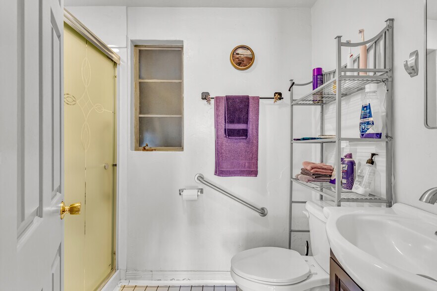 More Photos Of 2901 N Alvernon Way, Tucson Office For Sale