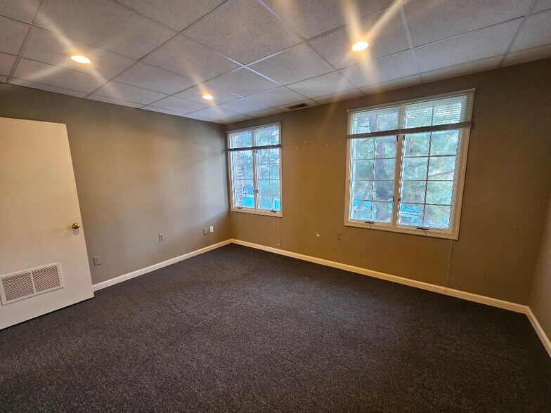 More Photos Of 11700-11706 Bowman Green Dr, Reston Office For Sale