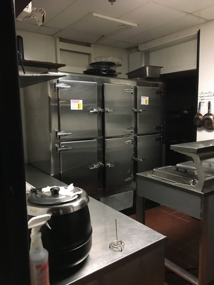 More Photos Of 304-308 N Burdick St, Kalamazoo Bar For Sale